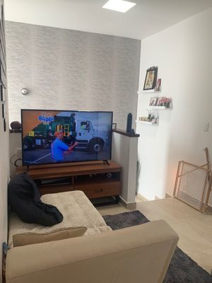 Espacio para sofá y TV entre habitaciones