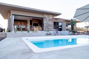 HERMOSA CASA NUEVA CON ALBERCA EN VALLE DE GUADALUPE