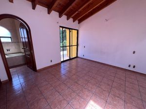 CÉNTRICA CASA EN VENTA- PRIVADA BUGAMBILIAS