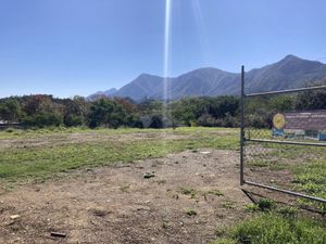 Terreno en Renta para negocio en Carr. a Cola de Caballo.