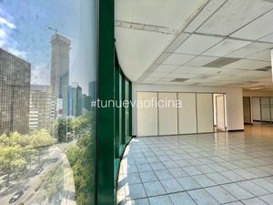 Oficina de 800m2 en Paseo de la Reforma con vista a la Avenida