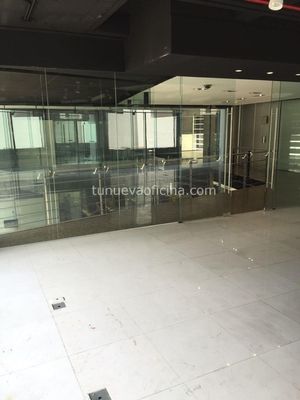 Renta oficinas desde 330m2 en edificio inteligente, corporativo en Montes Urales