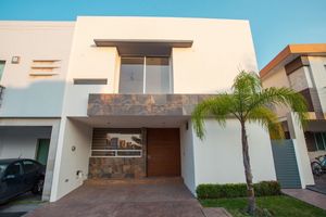 Casa en Venta en Solares Coto 8