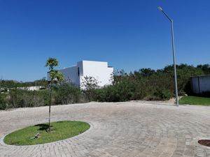 Terreno en Venta en esquina en privada Soluna en Temozón Norte Merida Yucatán.