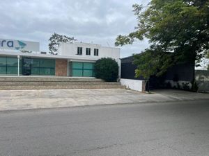 Terreno sobre avenida Campestre ideal para desarrollo  en Mérida Yucatán.