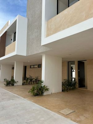 Venta de casa tipo Townhouse en privada SABBIA, Temozón Norte, Mérida Yucatán.