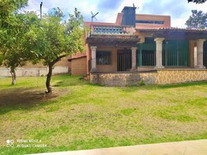 Amplio Terreno en Venta con Caballerizas y dos Bungalows