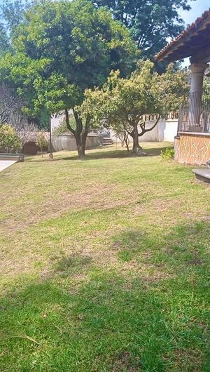 Amplio Terreno en Venta con Caballerizas y dos Bungalows