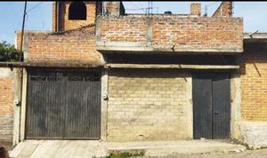 SE VENDE CASA EN PATZCUARO, EN COLONIA CERCA DEL ENTRONQUE A SANTA CLARA