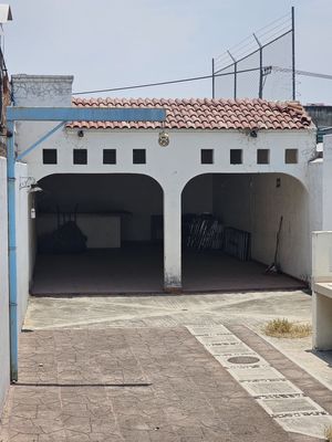 Local comercial con consultorios en venta Centro Tlaquepaque