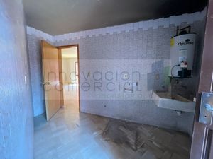 Casa en venta zona los Arcos y loma dorada muy amplia,.