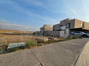 Terreno en condominio con amenidades. Lomas del Campanario Norte