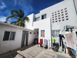 Casa en venta para estudiantes en Juriquilla con 11 habitaciones