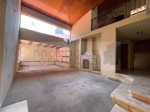 Casa en venta zona los Arcos y loma dorada muy amplia,.