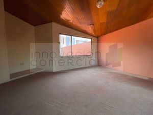 Casa en venta zona los Arcos y loma dorada muy amplia,.