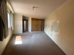 Casa en venta zona los Arcos y loma dorada muy amplia,.