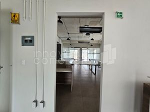 Oficina corporativa semi amueblada en Milenio III de 70m2 en piso 4