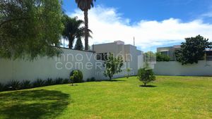 Casa en venta en Jurica Campestre, frente al colegio Kennedy