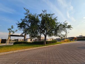 Terreno en condominio con amenidades. Lomas del Campanario Norte