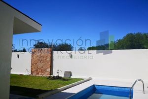 Casa en Venta en Villas del Mesón, Juriquilla, con canal de nado y alberca