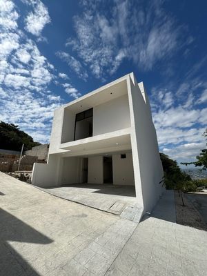 CASA EN ZONA DORADA SUBIDA A MACTUMATZA