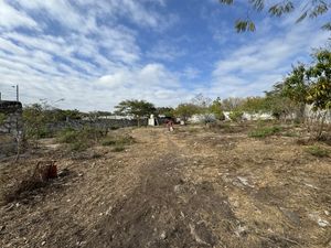 TERRENO AMPLIO CERCA DE LA POCHOTA  DENTRO DE FRACCIONAMIENTO PRIVADO