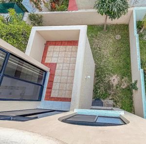 CASA EN VENTA EN COTO A UN LADO DE BUGAMBILIAS