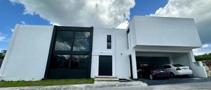 CASA RESIDENCIAL MODERNA EN PRIVADA CAMPECHE HILLS