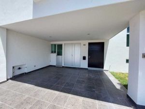 VENTA DE CASA EN FRACCIONAMIENTO SENDERO DEL FRESNO, TRES RECAMARAS