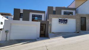 Se vende casa nueva en Laderas de Monterrey, Tijuana