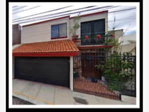 Casa en Venta en Rincon Arboledas Puebla