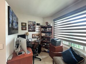 Casa en venta dentro de  coto Nueva Galicia