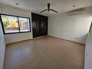 En Venta Casa con 4 recámaras,  en esquina en Col. Las Brisas.