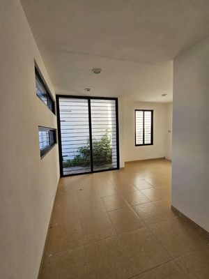 En Venta Casa con 4 recámaras,  en esquina en Col. Las Brisas.