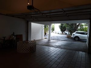 SE VENDE CASA EN LA CEIBA CON GRAN JARDÍN Y VISTA AL CAMPO