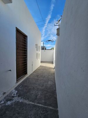 En Venta Casa con 4 recámaras,  en esquina en Col. Las Brisas.