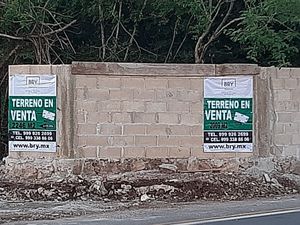 En Renta Terreno de 2,009m2 en Temozón, sobre carretera, en esquina.