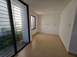 En Venta Casa con 4 recámaras,  en esquina en Col. Las Brisas.