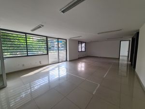 Renta de Oficina Del Valle | 120 m2 | Acondicionada