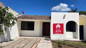 Venta en Zona del Valle, Privada Cabañas