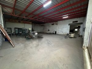 Bodega en venta con oficinas en Orranteño