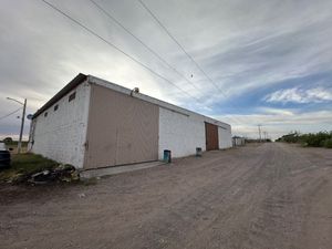 Bodega en venta con oficinas en Orranteño