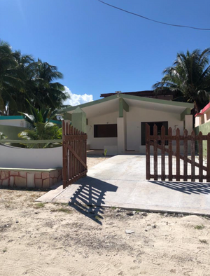 CASA EN RENTA A UNA CUADRA DE LA PLAYA DE CHELEM