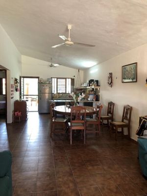 CASA EN RENTA A UNA CUADRA DE LA PLAYA DE CHELEM