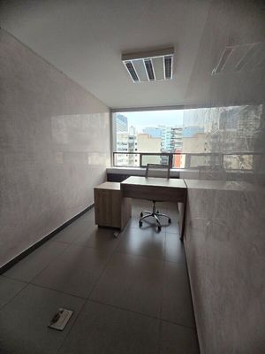 Se renta oficina pequeña en coworking en Polanco.