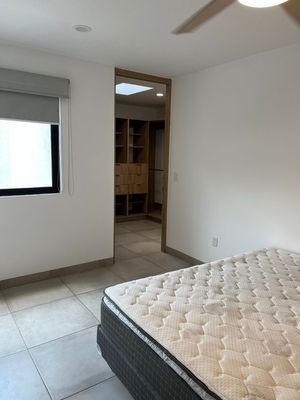 HABITACIÓN  PARA DAMA EN CASA EN RENTA