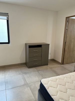 HABITACIÓN  PARA DAMA EN CASA EN RENTA