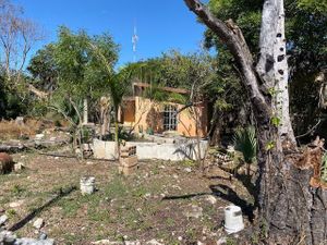 Terreno con construcción en venta en Chuburná