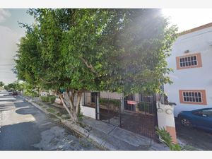 Casa en Venta en Fraccionamiento Galaxia Altamar Benito Juárez