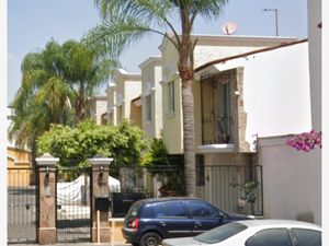 Casa en Venta en Jardines Del Valle Zapopan